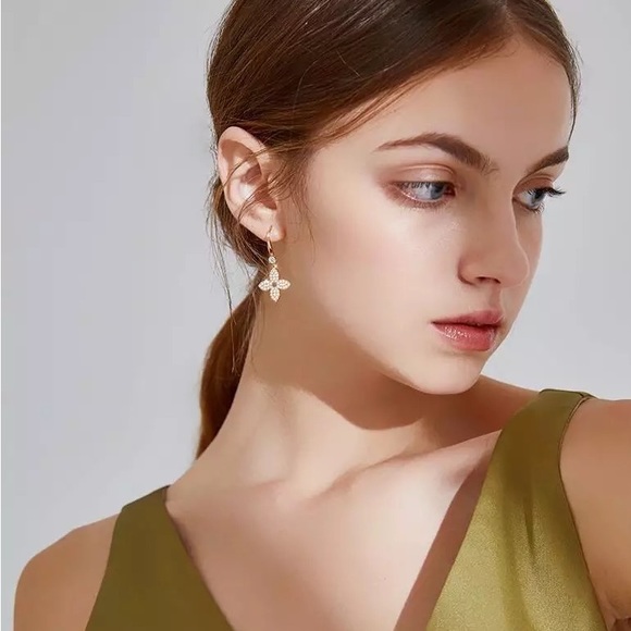 Special deal 🍀☘️New Trendy Gold Color Four-leaf Clover - Picture 5 of 5